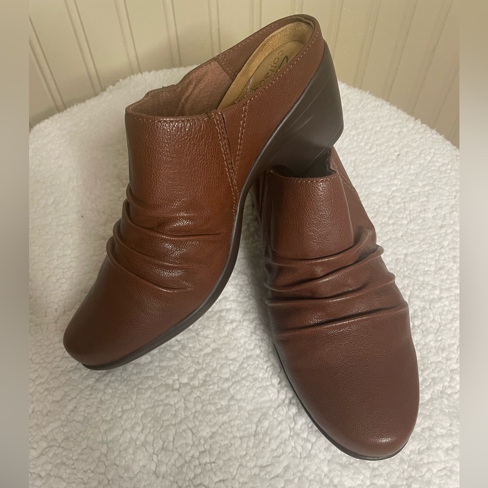 Clarks Collection Women's Emily 2 Cove Women's Brown Leather Mules Size 8